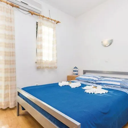 Holiday Home Brsec بيت للعطل *