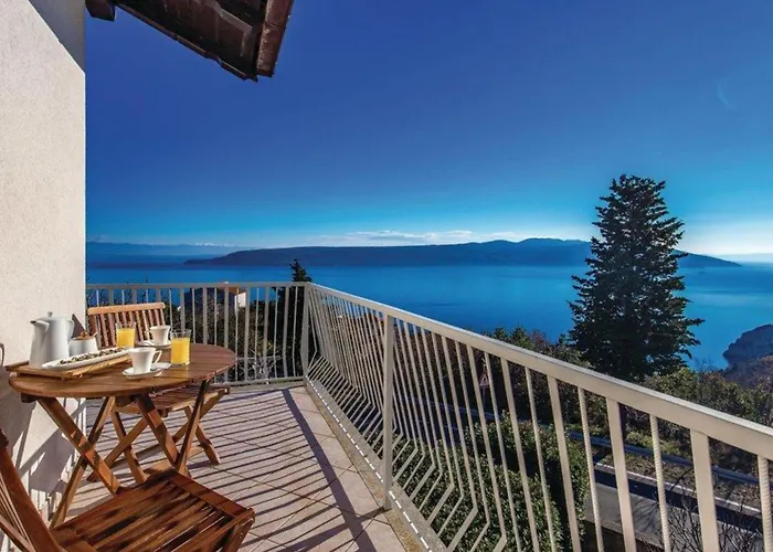 別荘 Holiday Home Brsec Brseč